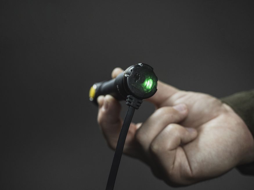Магнитное зарядное устройство Armytek AMC-02