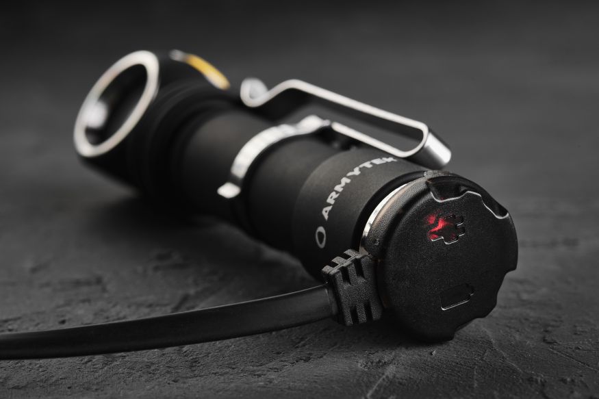 Магнитное зарядное устройство Armytek AMC-02